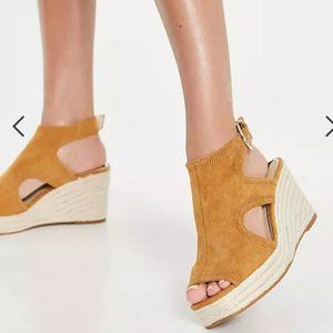 NEW! River Island Wedges